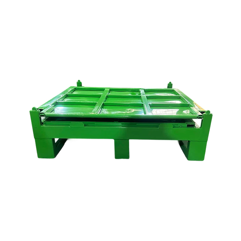 How does the folding turnover box improve the utilization of storage space?