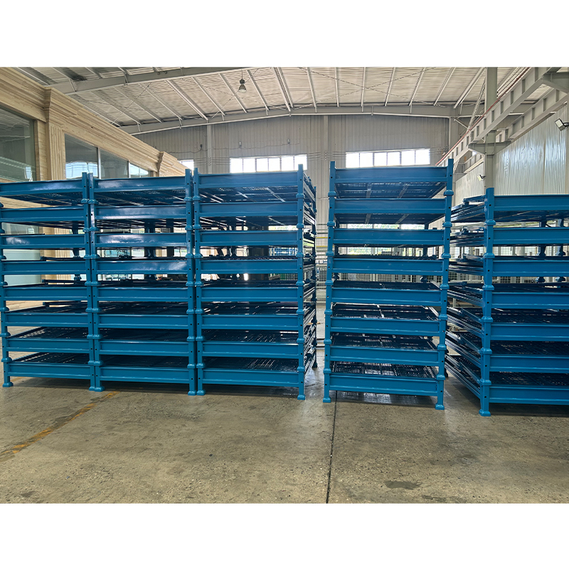 What process is used at the folding joints of a heavy-duty folding storage cage to ensure it does not loosen or deform during long-term use?