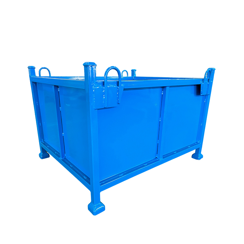 How can the overall compressive strength of an iron plate integrated turnover box be improved through the layout of reinforcing ribs in its structural design?